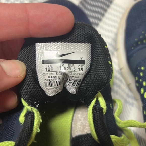 2 size 12 c little boys Nikes, well loved, fair condition - Picture 5 of 11